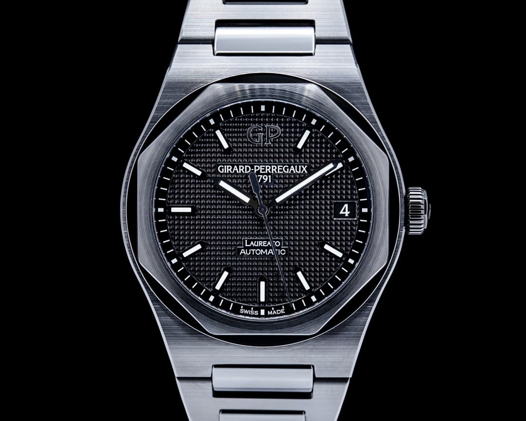 Girard-Perregaux 81010 Laureato 42 Ceramic Black Dial