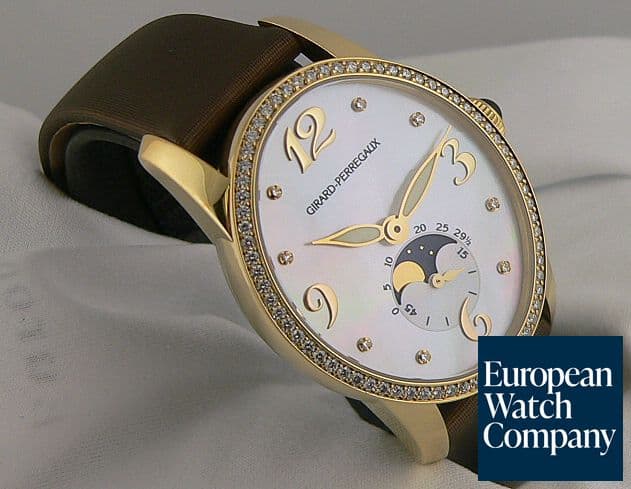 Image of Girard Perregaux Cat's Eye Moon
(Vertical)