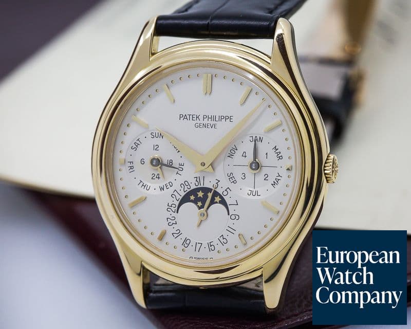 Image of Patek Philippe Perpetual Calendar 18K Yellow Gold / Deployment 
