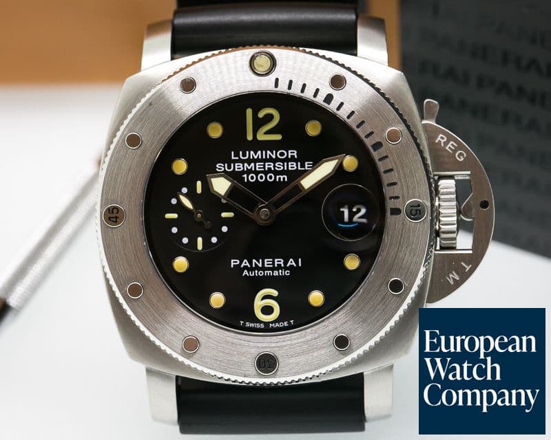 Image of Panerai Luminor Submersible
SS / Rubber 