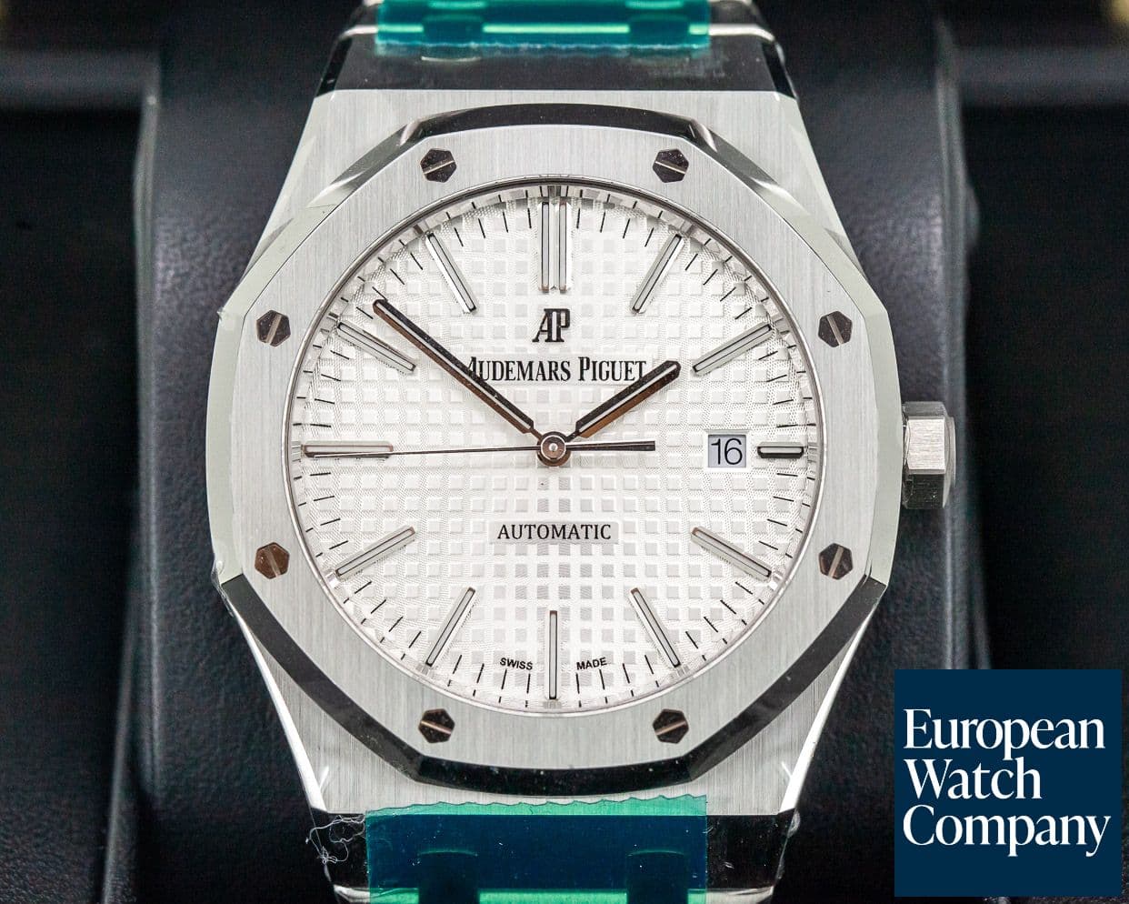Image of Audemars Piguet Royal Oak White Dial SS / SS DISCONTINUED UNWORN