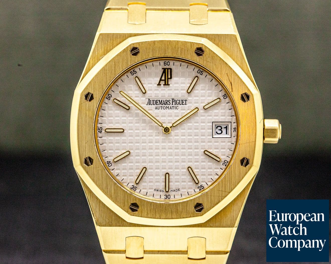 Image of Audemars Piguet Royal Oak Jumbo 18k Yellow Gold / Extra white Dial FULL SET
