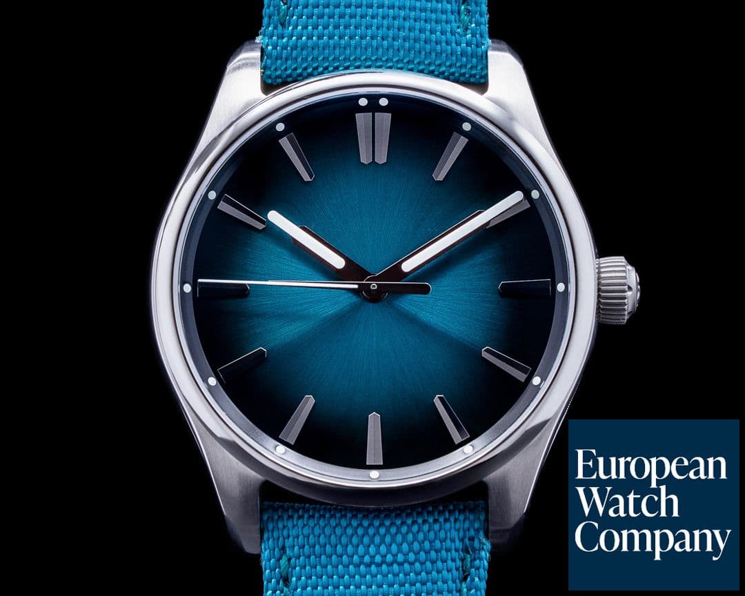 Image of H. Moser and Cie. UNWORN Pioneer Centre Seconds SS Blue MEGA COOL Dial