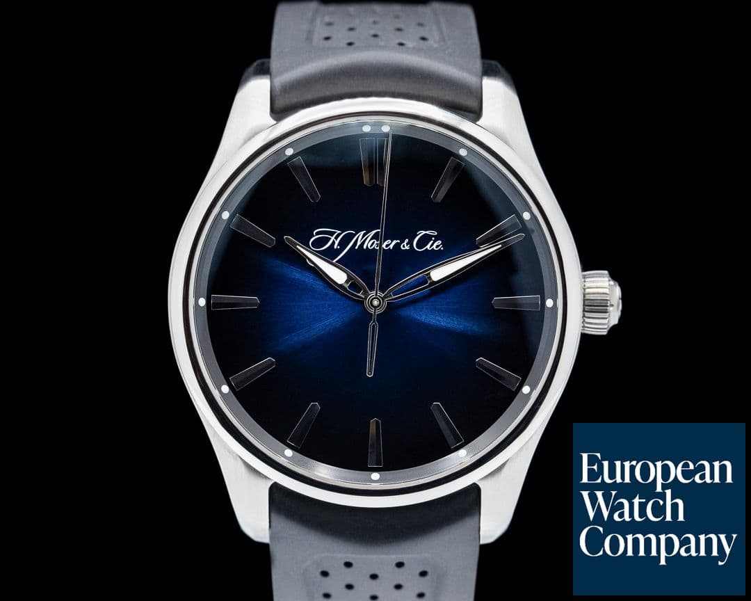 Image of H. Moser and Cie. Pioneer Centre Seconds SS Blue Fume Dial