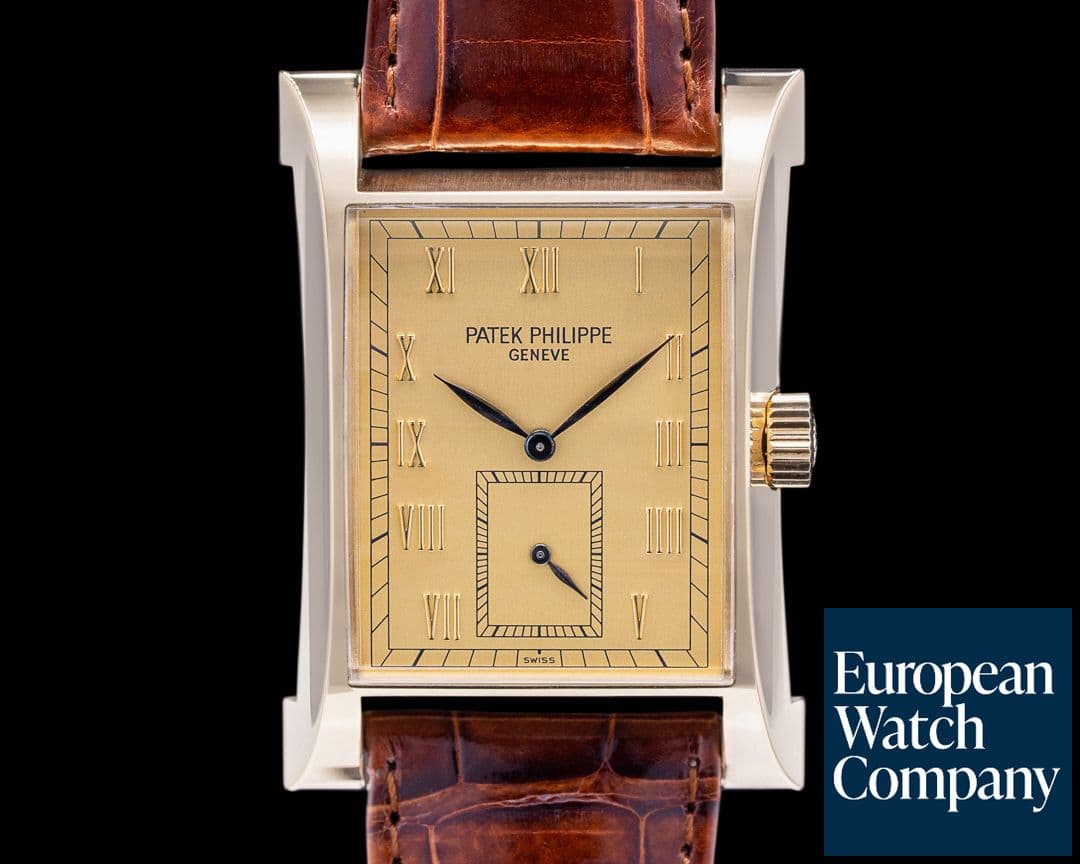 Image of Patek Philippe Pagoda 5500 18K Yellow Gold / Gold Dial FULL SET 