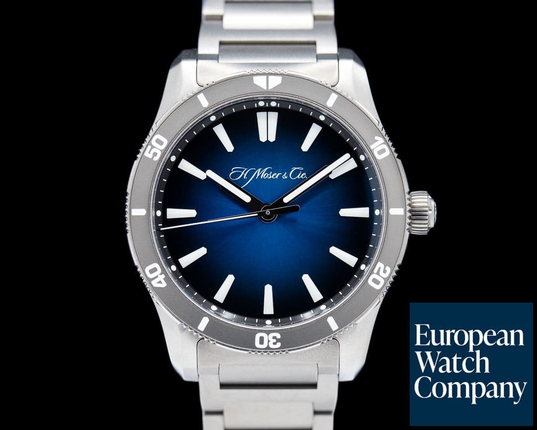 Image of H. Moser and Cie. Pioneer Center Seconds Funky Blue Rotating Bezel Titanium LE of 100