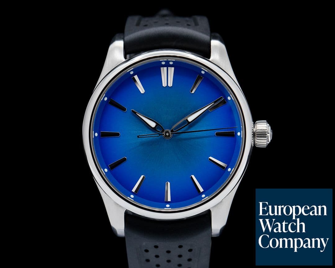 Image of H. Moser and Cie. Pioneer Center Seconds Arctic Blue Fume UNWORN