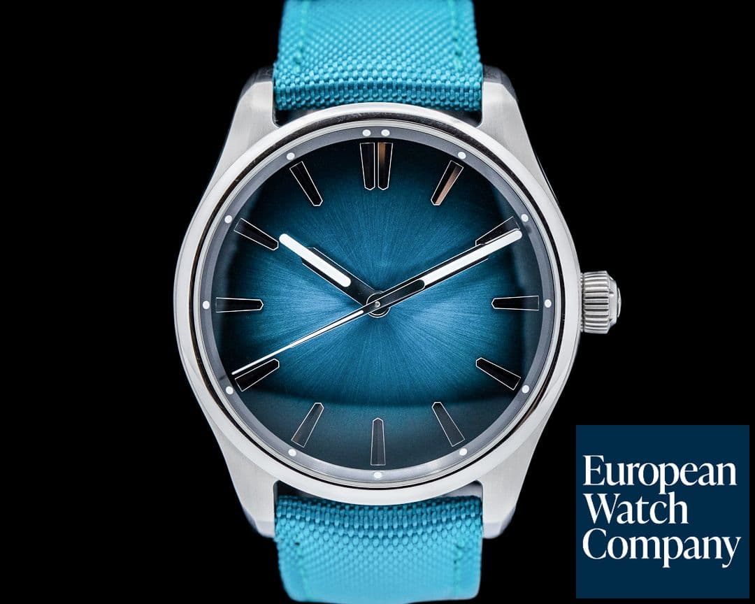 Image of H. Moser and Cie. Pioneer Center Seconds SS Blue Lagoon Fume Dial 2023