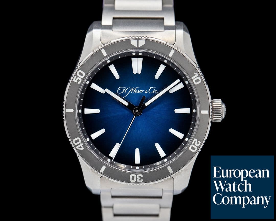 Image of H. Moser and Cie. Pioneer Center Seconds Blue Rotating Bezel Titanium LE of 100