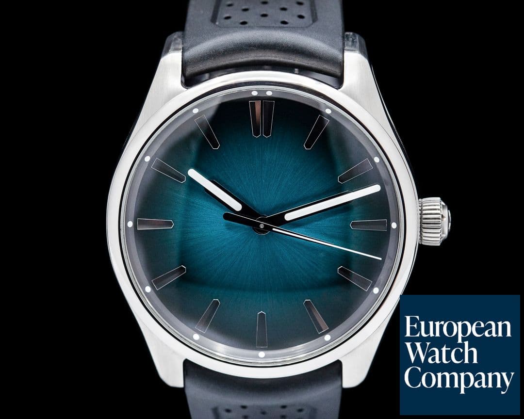 Image of H. Moser and Cie. Pioneer Center Seconds SS Blue Lagoon Fume Dial