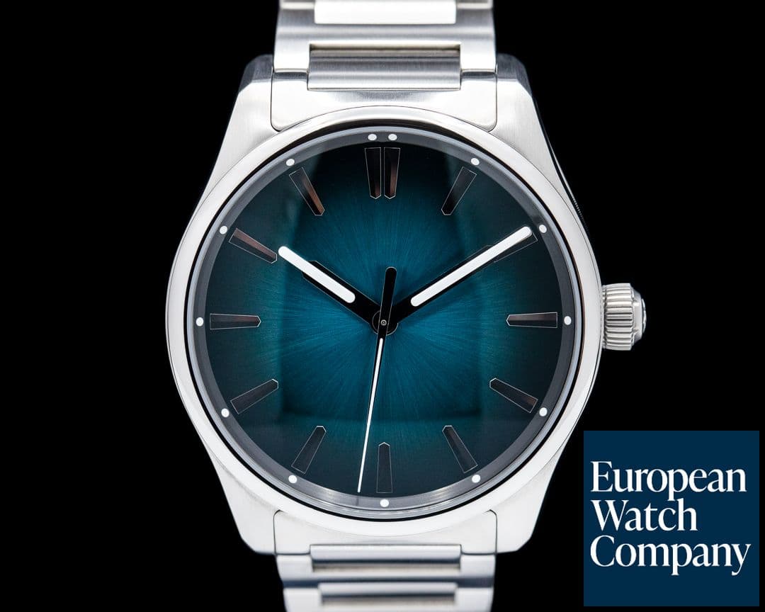 Image of H. Moser and Cie. Pioneer Center Seconds Mega Cool Blue Lagoon Fume Dial SS 2023