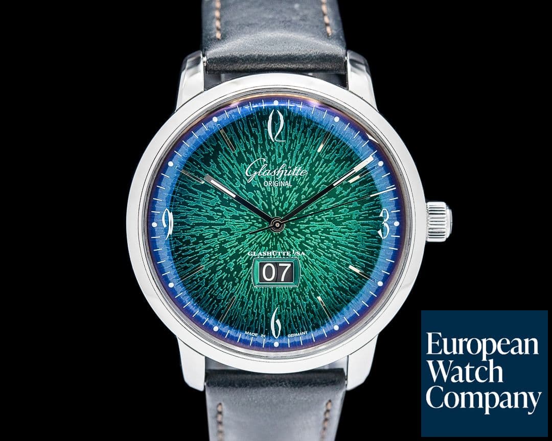 Image of Glashutte Original Sixties Panorama Date SS Green Dial