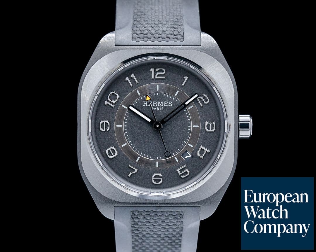 Image of Hermes W049433WW00 H08 Graphene Composite Black Dial