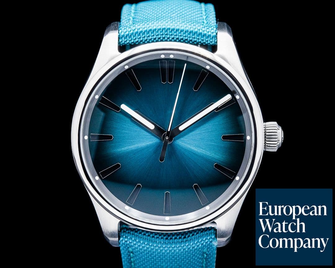 Image of H. Moser and Cie. 3200-1214 Pioneer Centre Seconds Blue Lagoon Fume SS Blue Dial