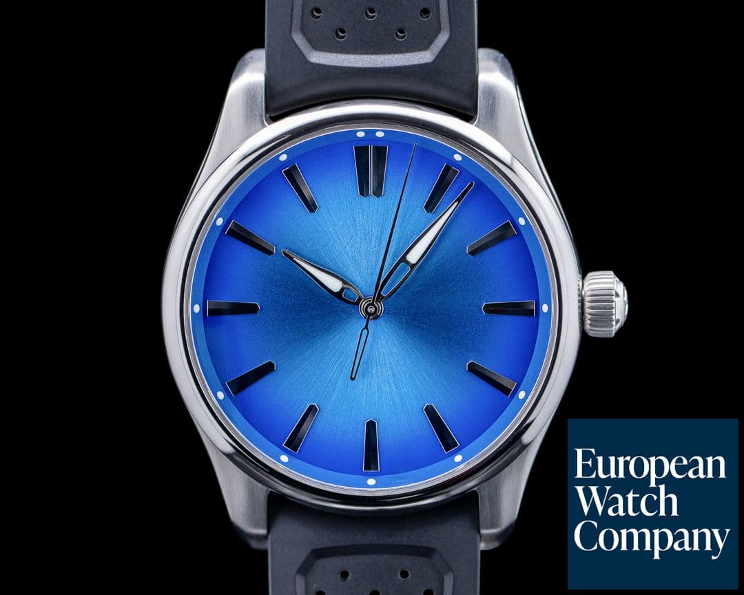 Image of H. Moser and Cie. 3200-1217 Pioneer Centre Seconds SS Blue Fume Dial