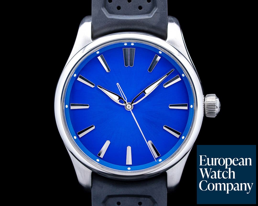 Image of H. Moser and Cie. 3200-1217 Pioneer Centre Seconds SS Blue Fume Dial