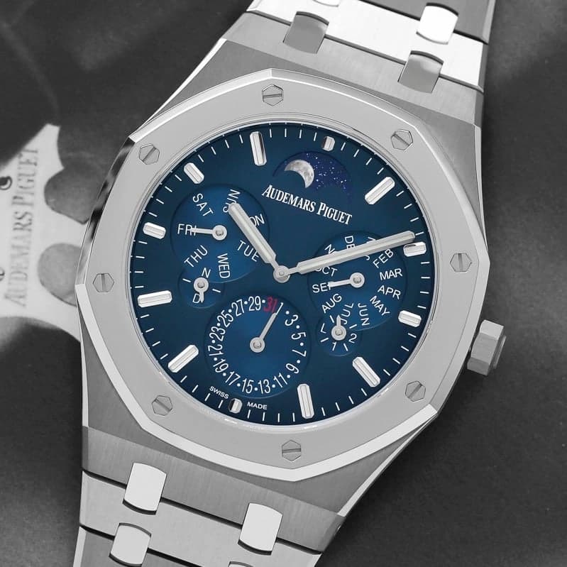A Quick Guide to the Audemars Piguet Royal Oak with 5 Top Watches