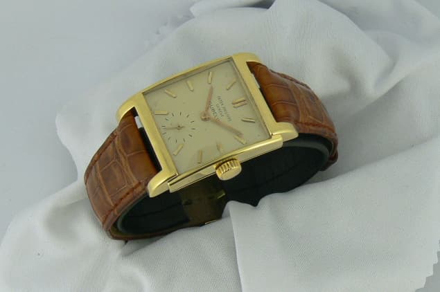 Patek Philippe 2476 Rectangular "Bombe"
18k Yellow Gold