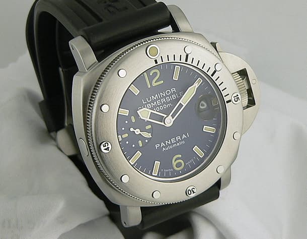 Panerai Luminor Submersible OOR
SS/Rubber Blue Dial