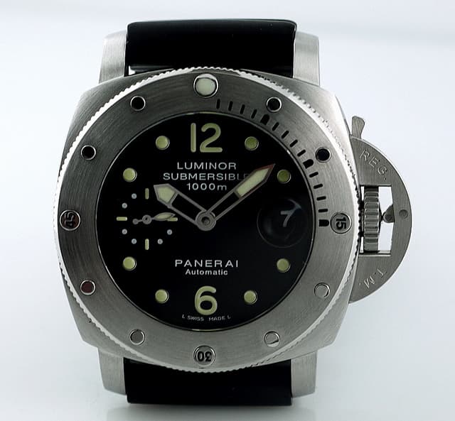 Panerai Luminor Submersible
SS