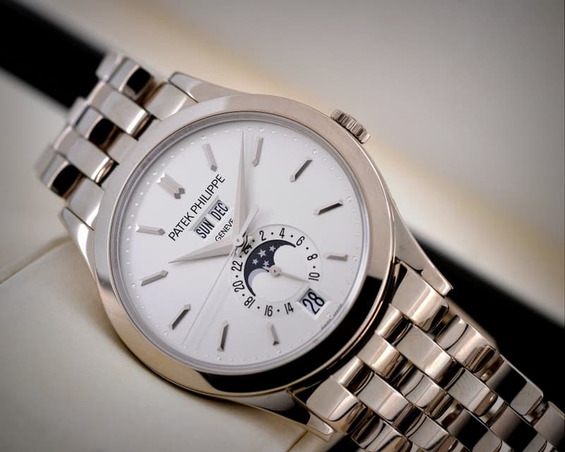 Patek Philippe Annual Calendar Silver Dial 18K White Gold / Bracelet