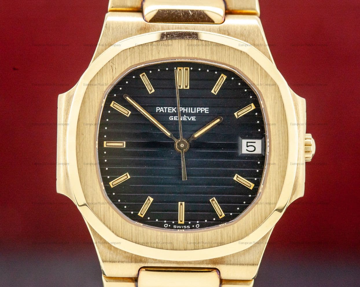 Patek Philippe Nautilus Mid Size 3900 Quartz Yellow Gold Blue Dial UNPOLISHED