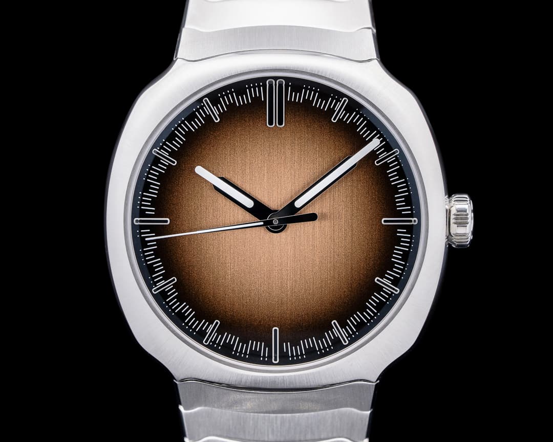 H. Moser and Cie. Moser Streamliner Centre Seconds Smoked Salmon Dial