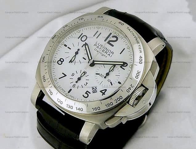 Panerai Luminor Chrono 44mm,
White Dial